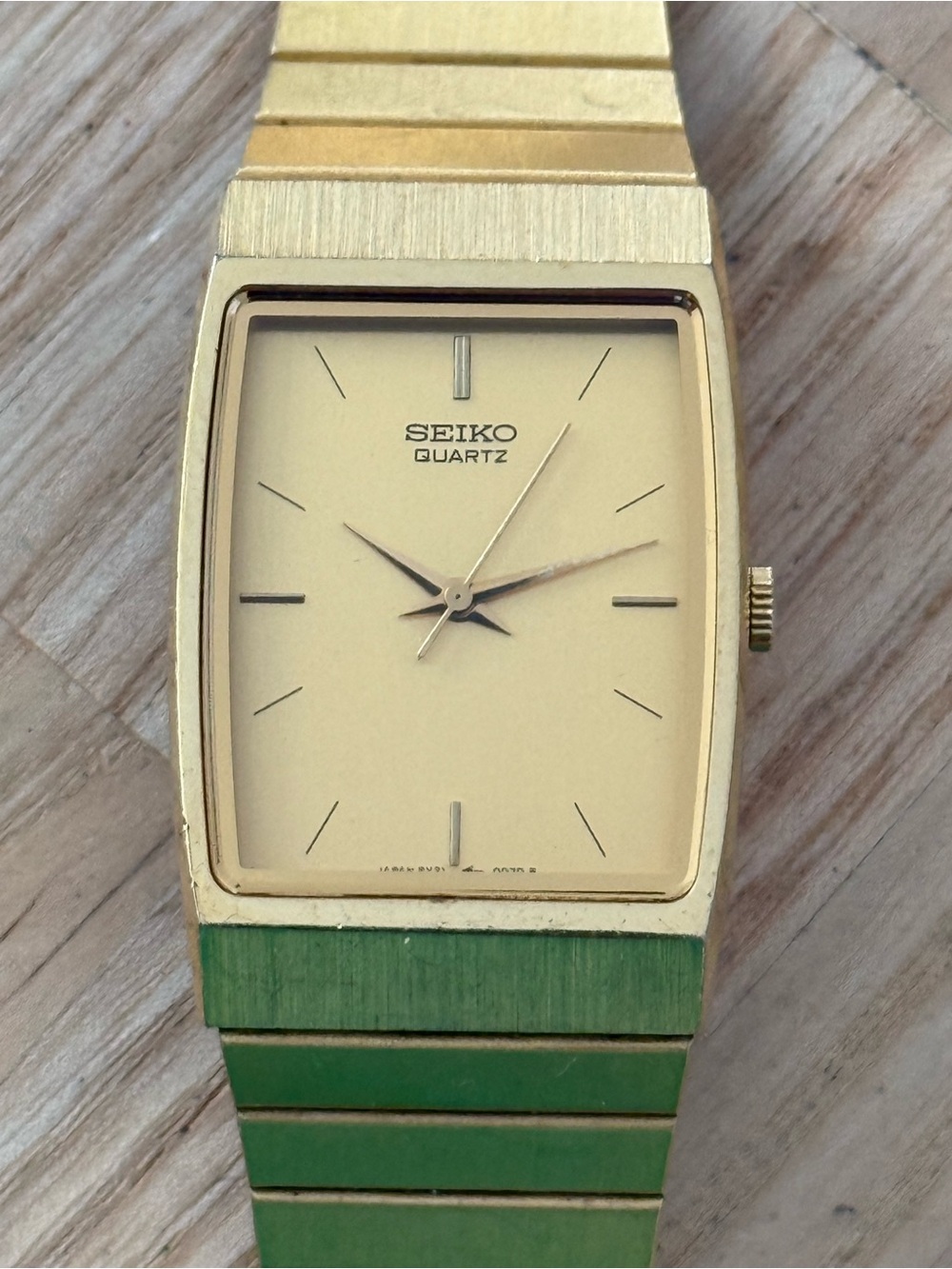 Seiko Vintage Tank Watch Gold Plated Adjustable Bracelet Case Gold-Tone Dial